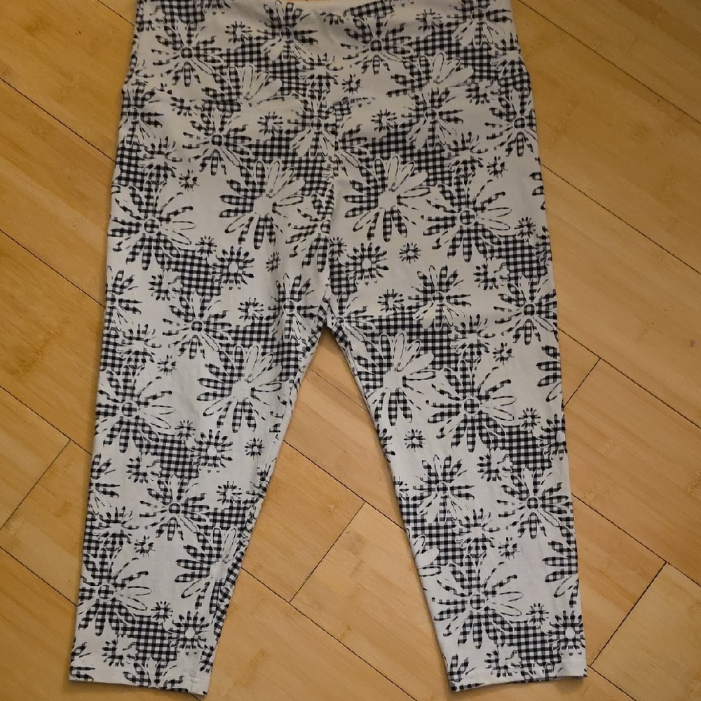 2 Pairs of Suavé Women's Capri Leggings - Picture 3 of 3